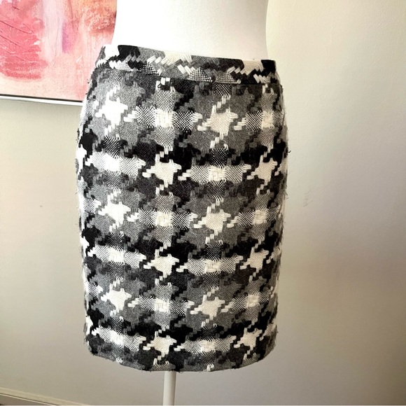 Loft Chunky Textured Herringbone Pattern Skirt Size 2P - Picture 1 of 7